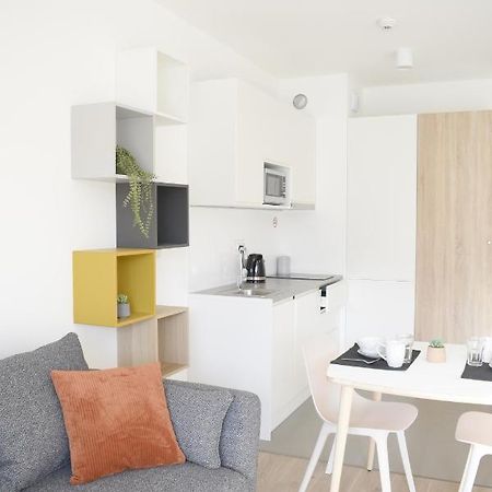 White Apartment Modern Tower Atal Gdynia Exterior photo