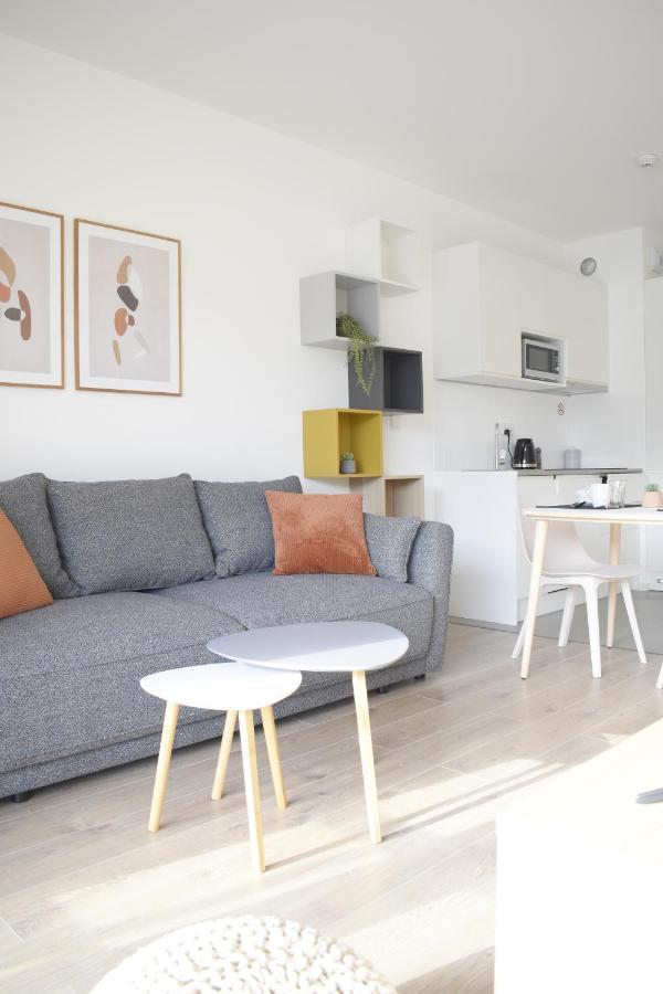 White Apartment Modern Tower Atal Gdynia Exterior photo