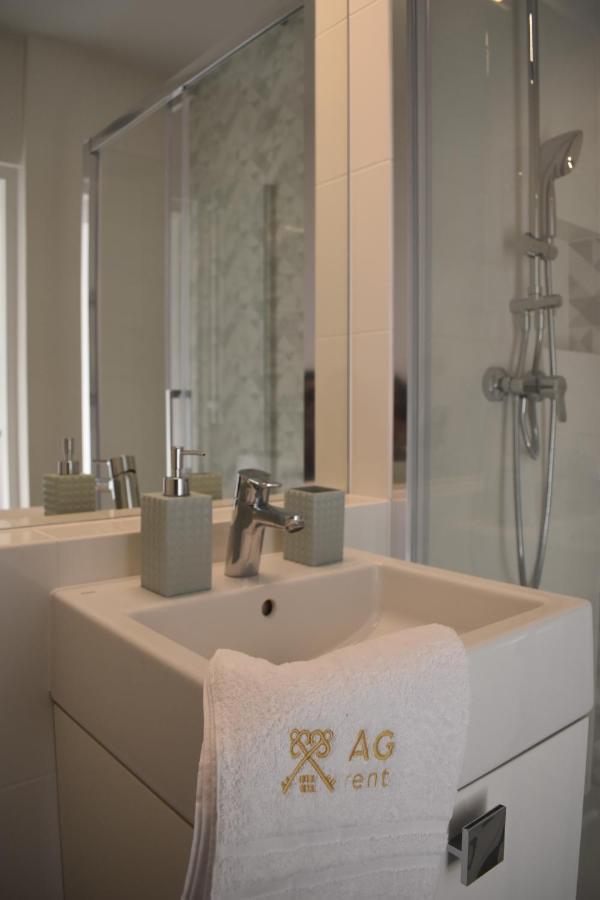 White Apartment Modern Tower Atal Gdynia Exterior photo
