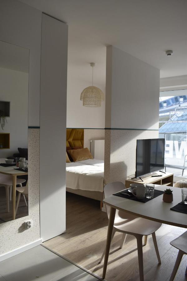White Apartment Modern Tower Atal Gdynia Exterior photo
